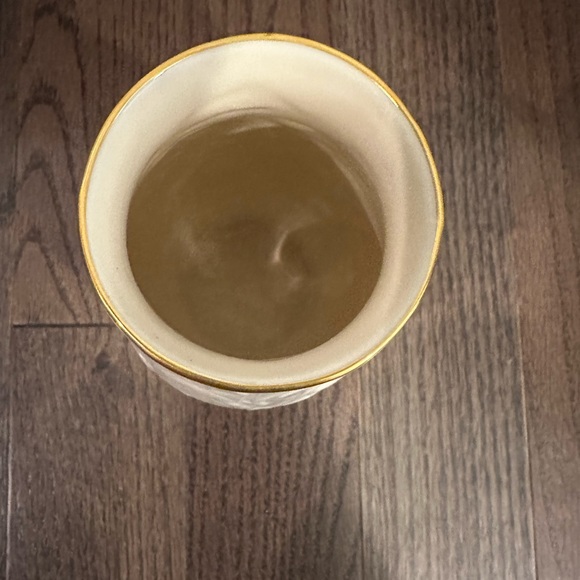 LENOX IVORY VASE WITH EMBOSSED FLOWERS GOLD TRIM 7 in - Picture 3 of 5